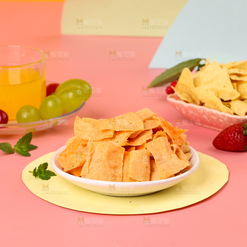 盘子里装着香酥脆片