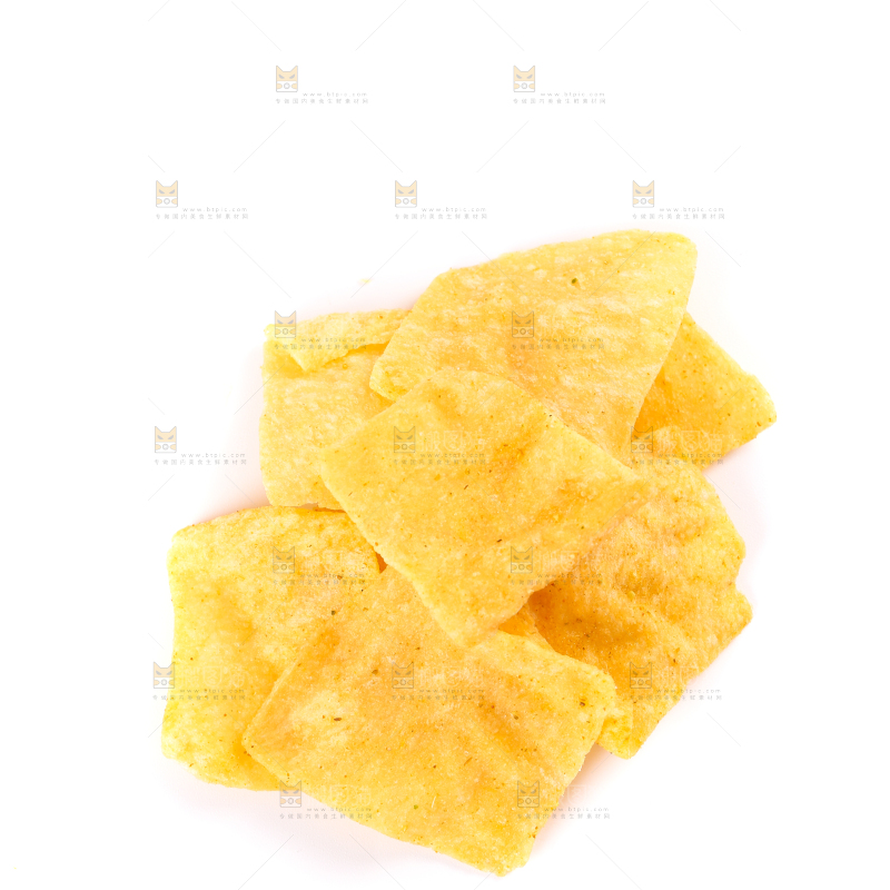 白底上摆放着薯片