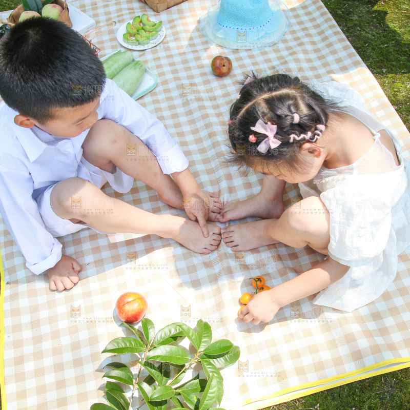 小孩子正在玩耍