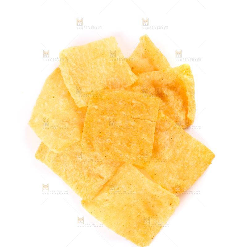 白底上摆放着薯片