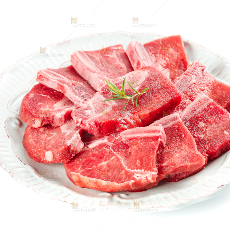 盘子里装着牛肋骨
