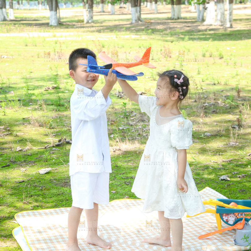 小孩子正在玩耍