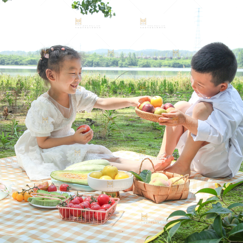 小孩子正在玩耍