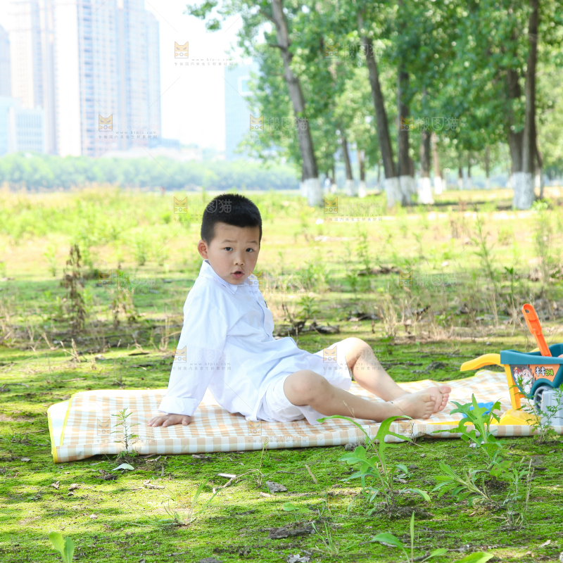 小孩子正在玩耍