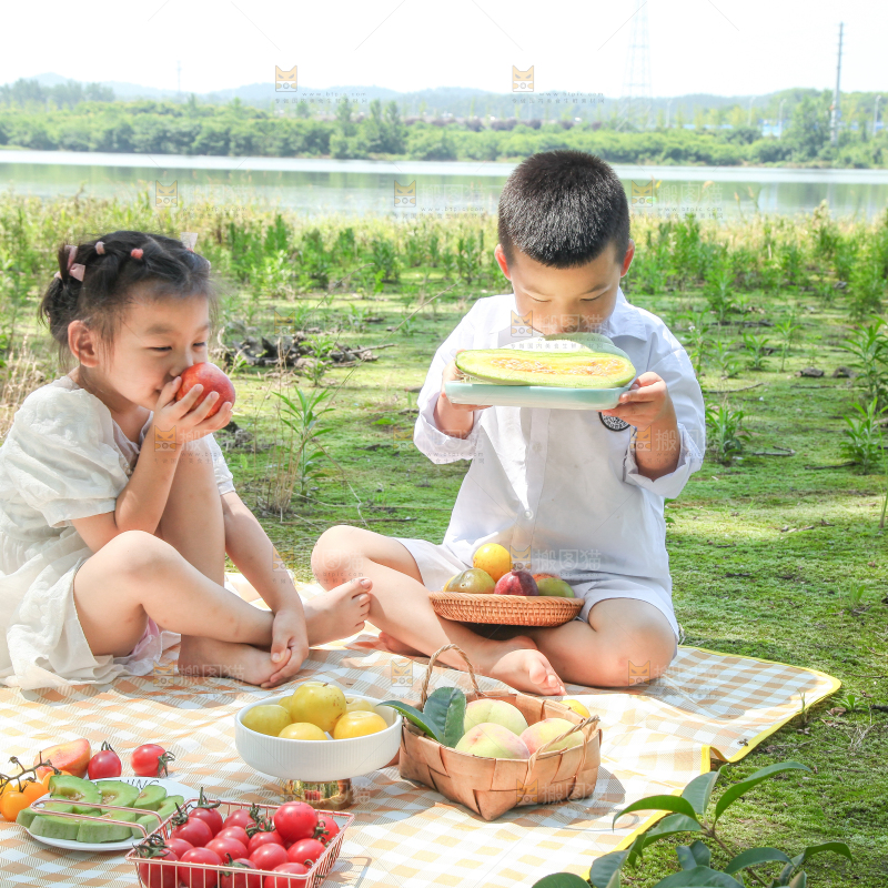 小孩子正在玩耍