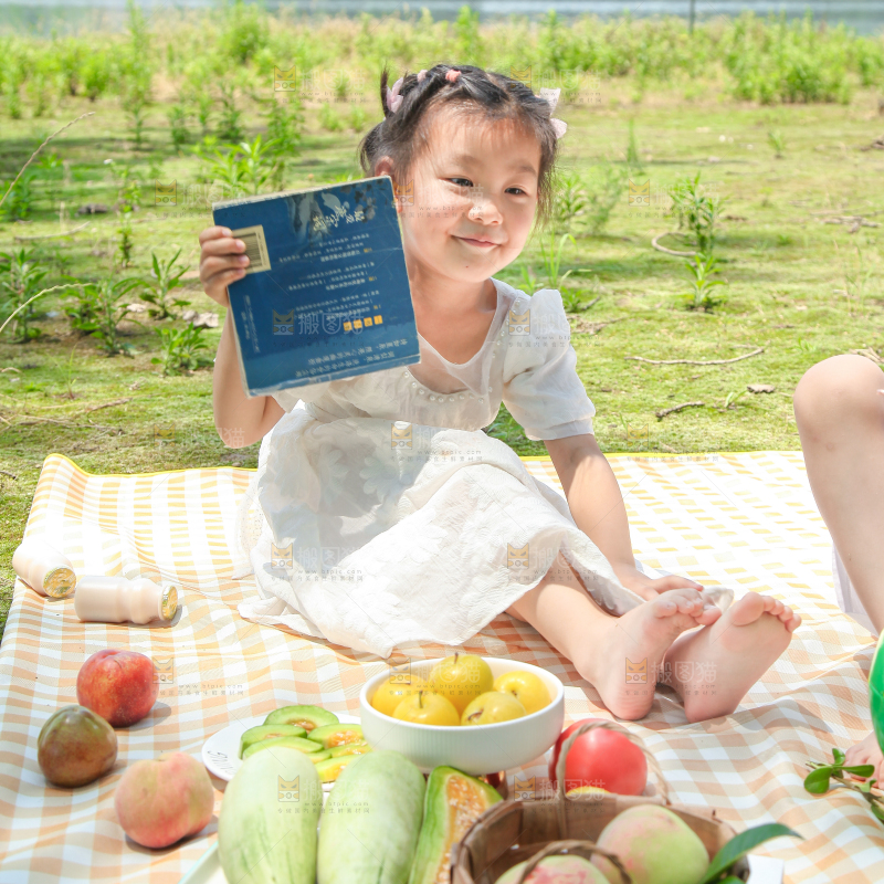 小孩子正在游玩