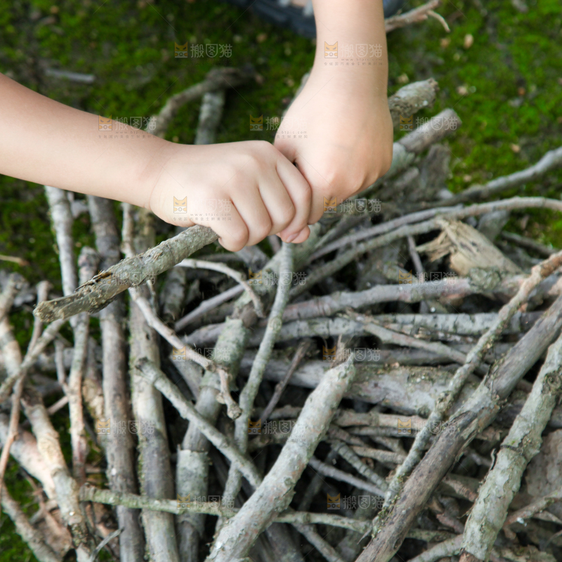小孩子正在玩耍