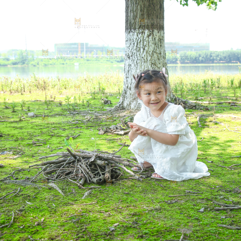 小孩子正在玩耍