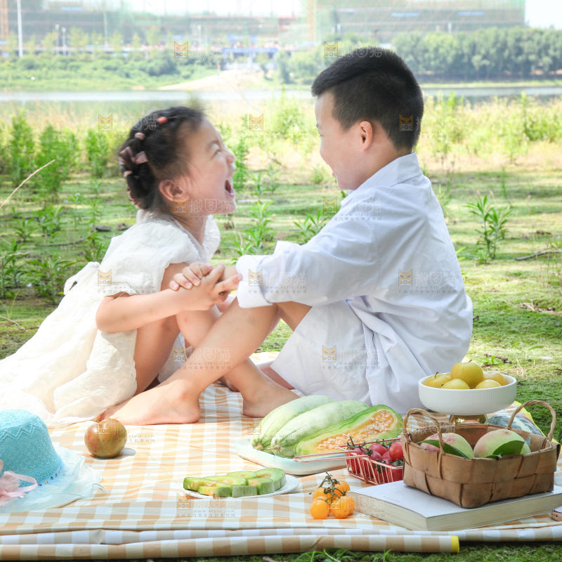 小孩子正在玩耍