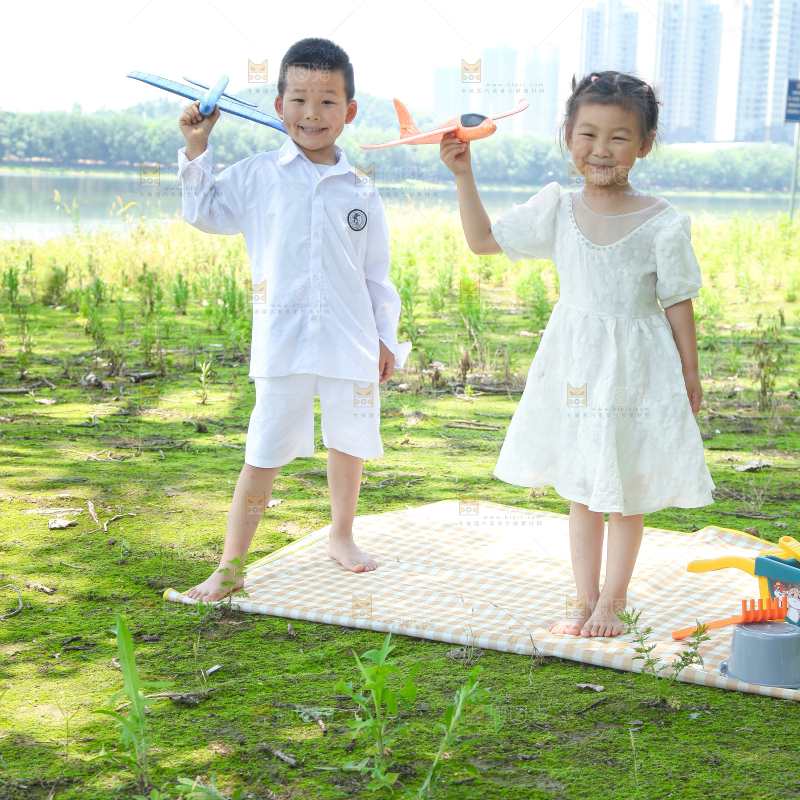 小孩子正在玩耍