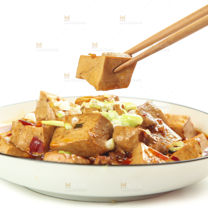 盘子里装着麻婆豆腐