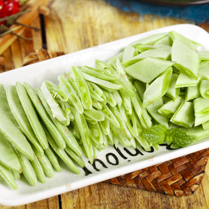 碟子里装着扁豆