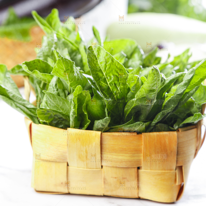篮子里装着苋菜