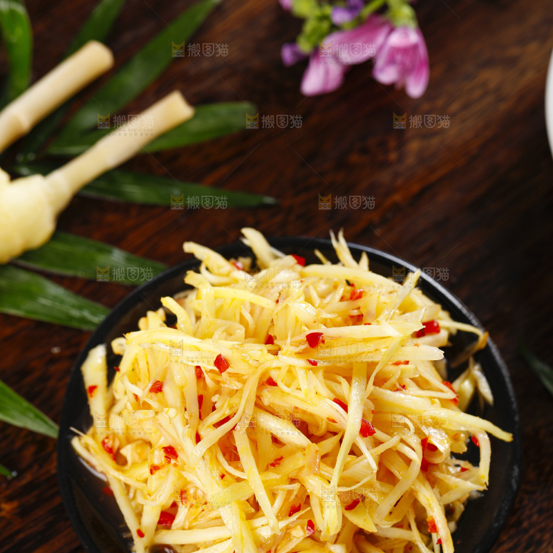 盘里装着凉拌生姜丝