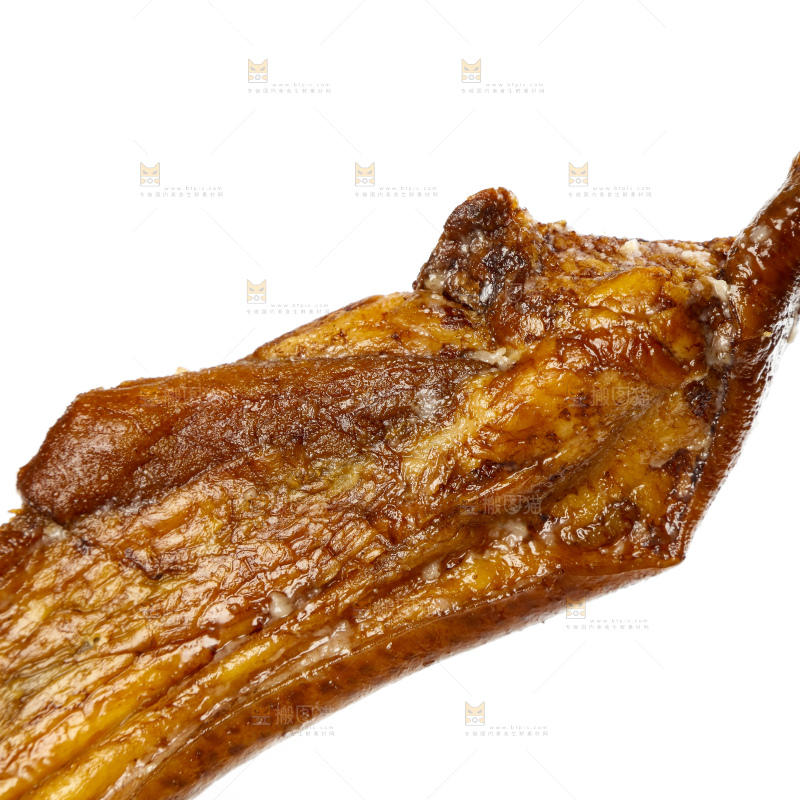 白底上摆放着柴火腊肉