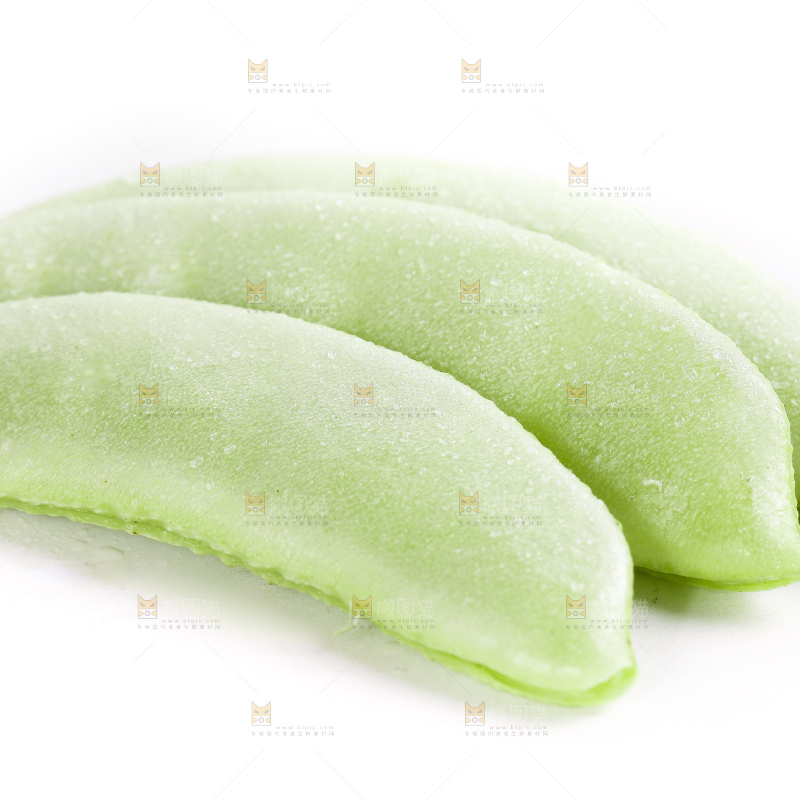 白底上放着扁豆