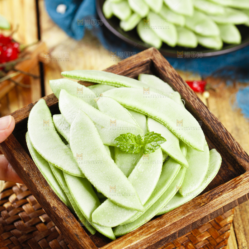 碟子里装着扁豆