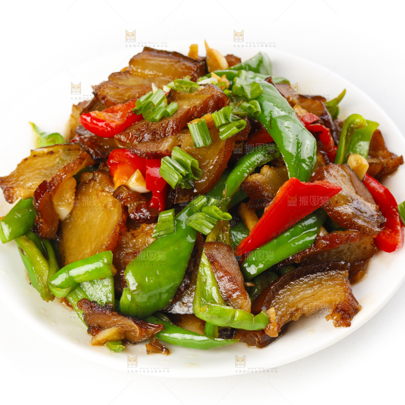 盘子里装着辣椒炒肉