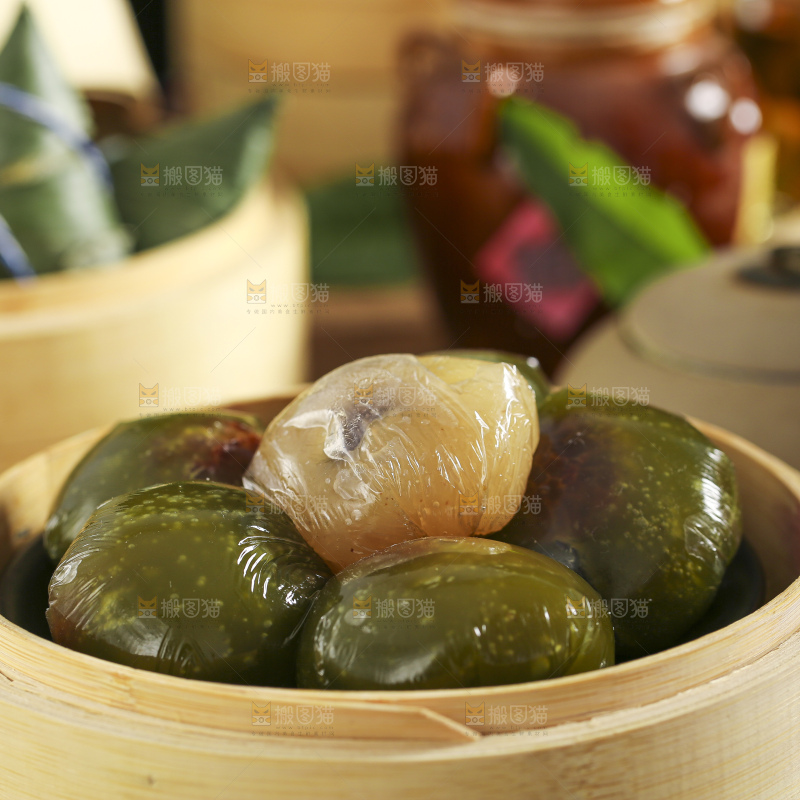蒸笼里装着青团