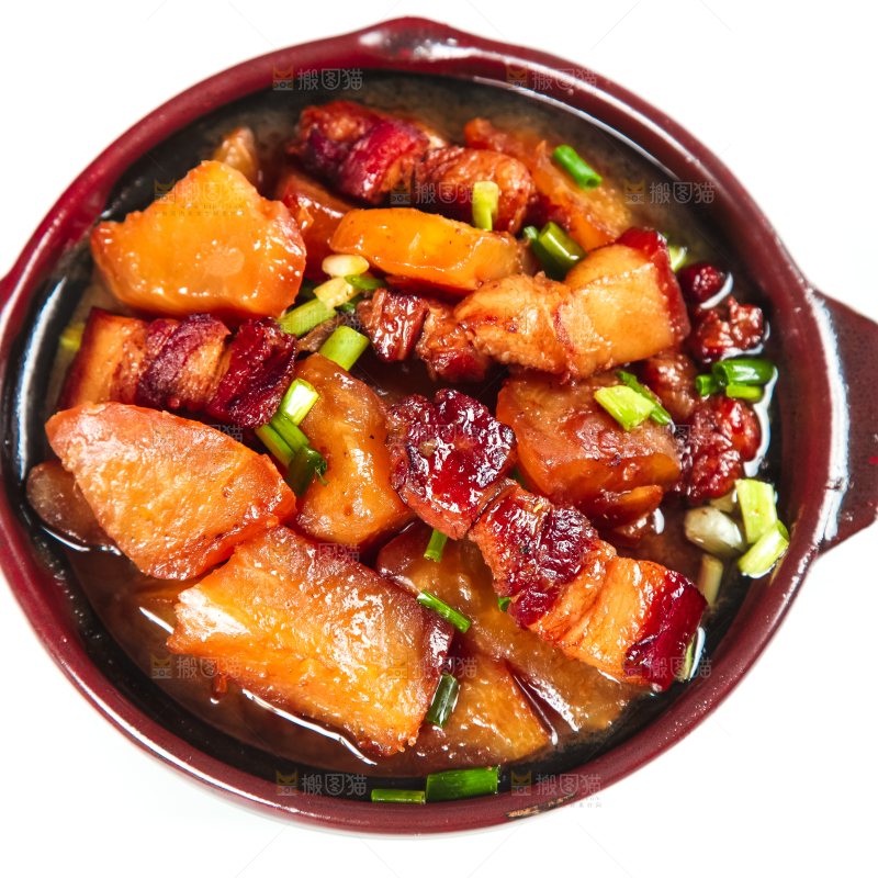 碟子里装着萝卜烧肉