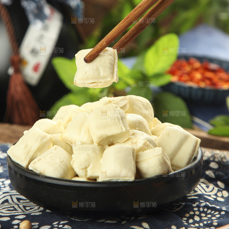 花布底上的包浆豆腐
