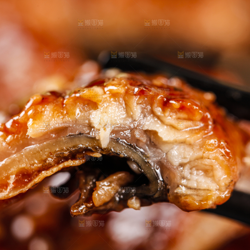 深底上的照烧鳗鱼