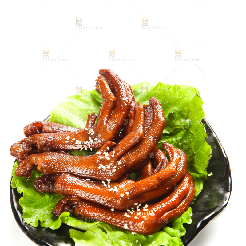 白底上放着一盘红烧鸭掌