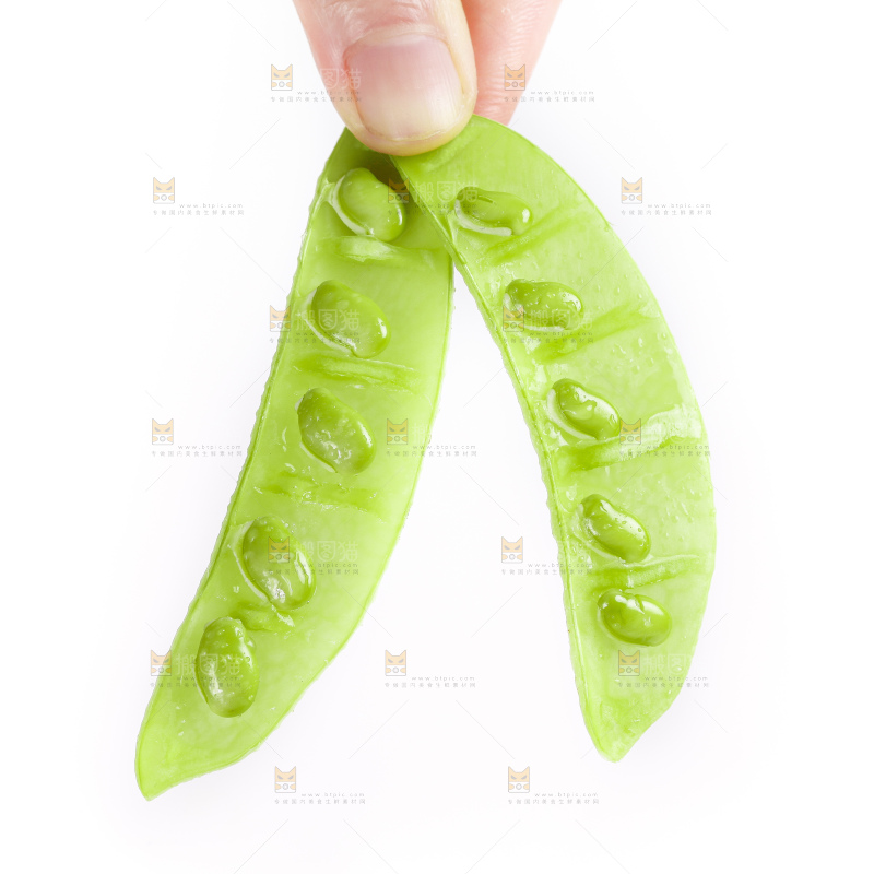 手里拿着扁豆角