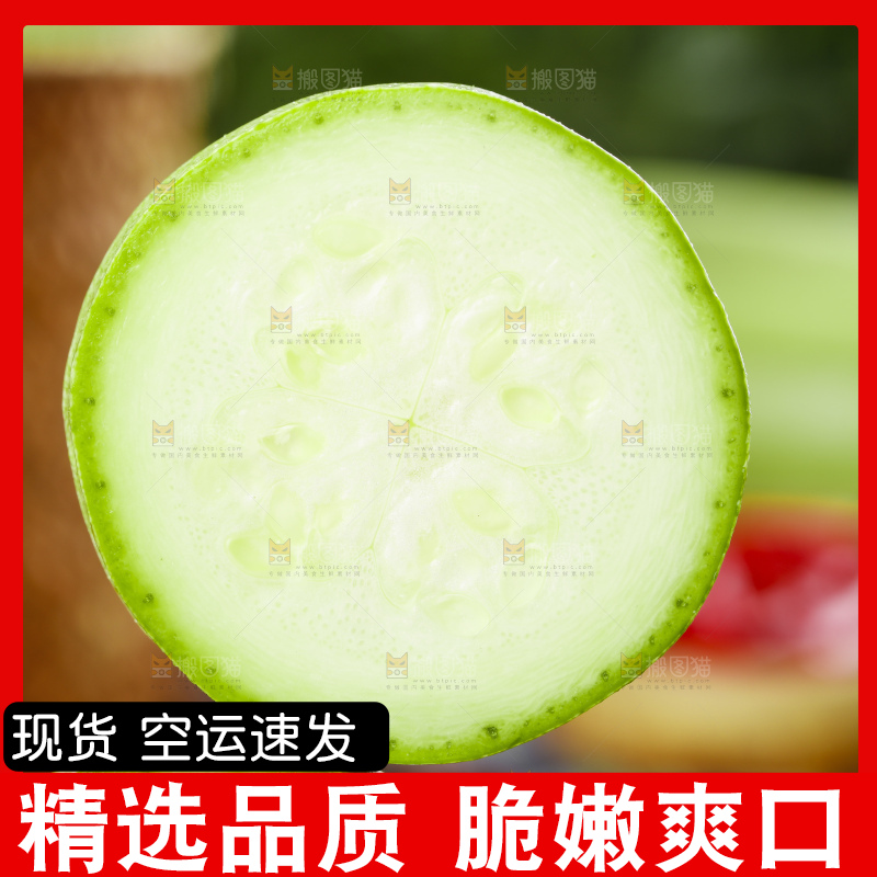 竹签串着切块的西葫芦