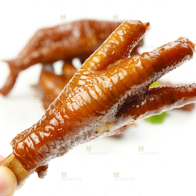 白底上的秘制鸡爪