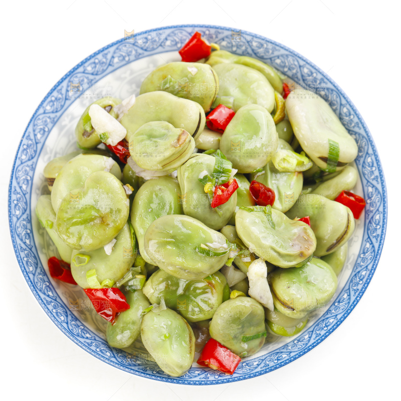 盘子里装着葱油蚕豆