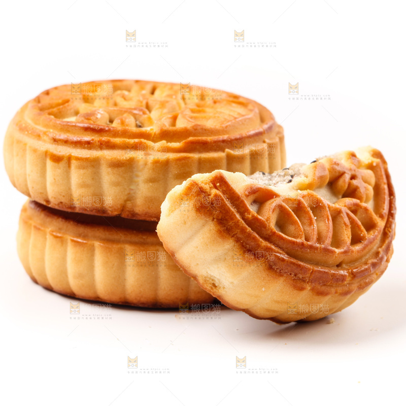 五仁月饼放在白底上