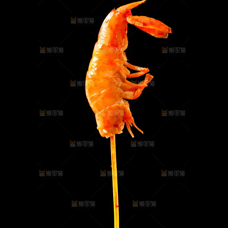 黑底上的虾串