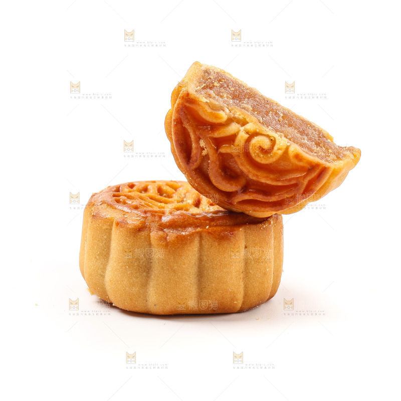 白底上放着水果月饼
