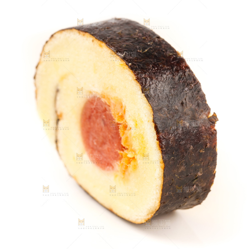 白底上的海苔蛋糕卷