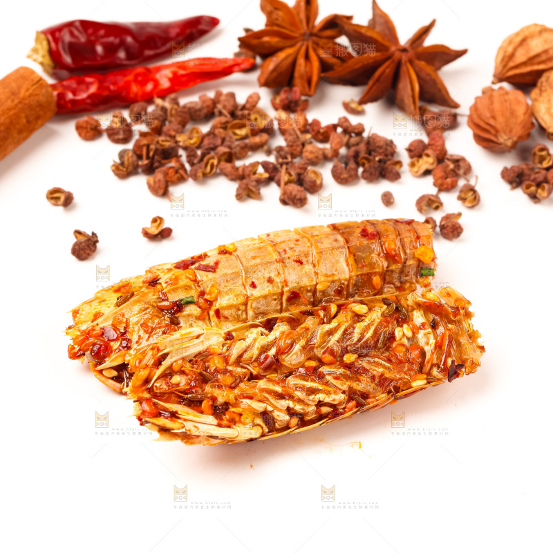 椒盐皮皮虾放在白底上