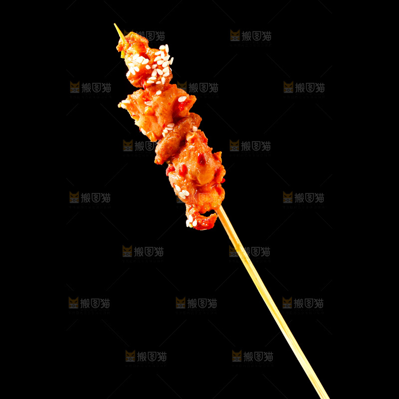 黑底上的肉串