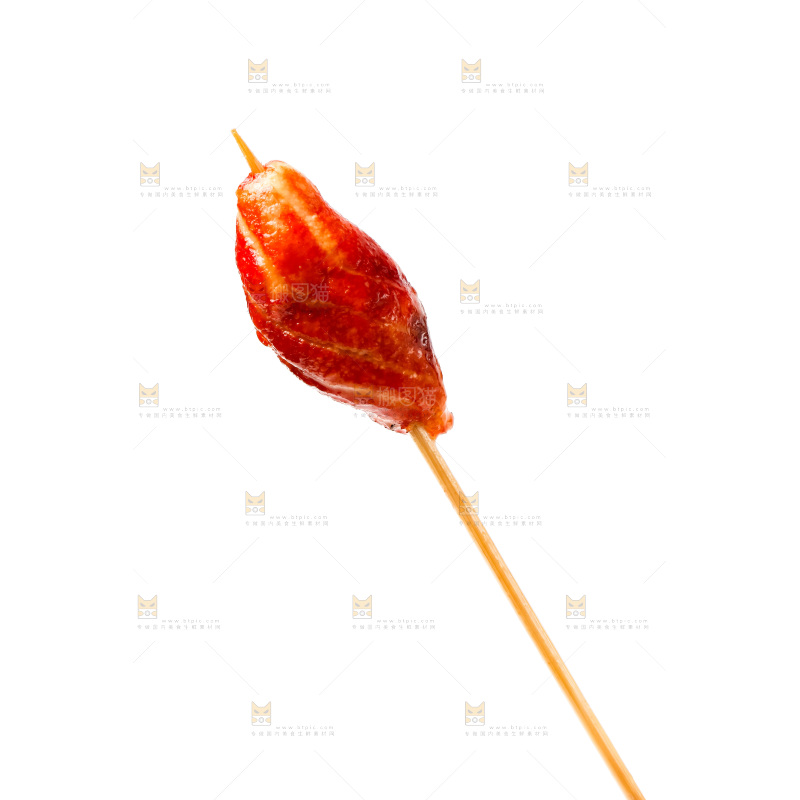 白底上的肉串