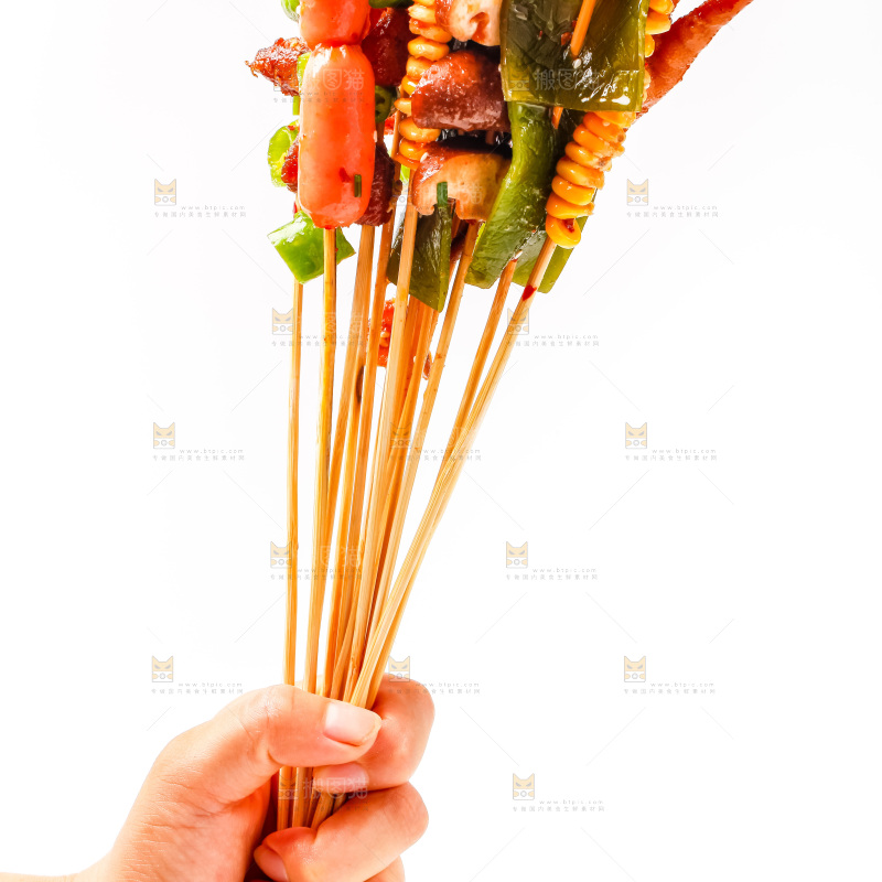 手拿钵钵鸡食材