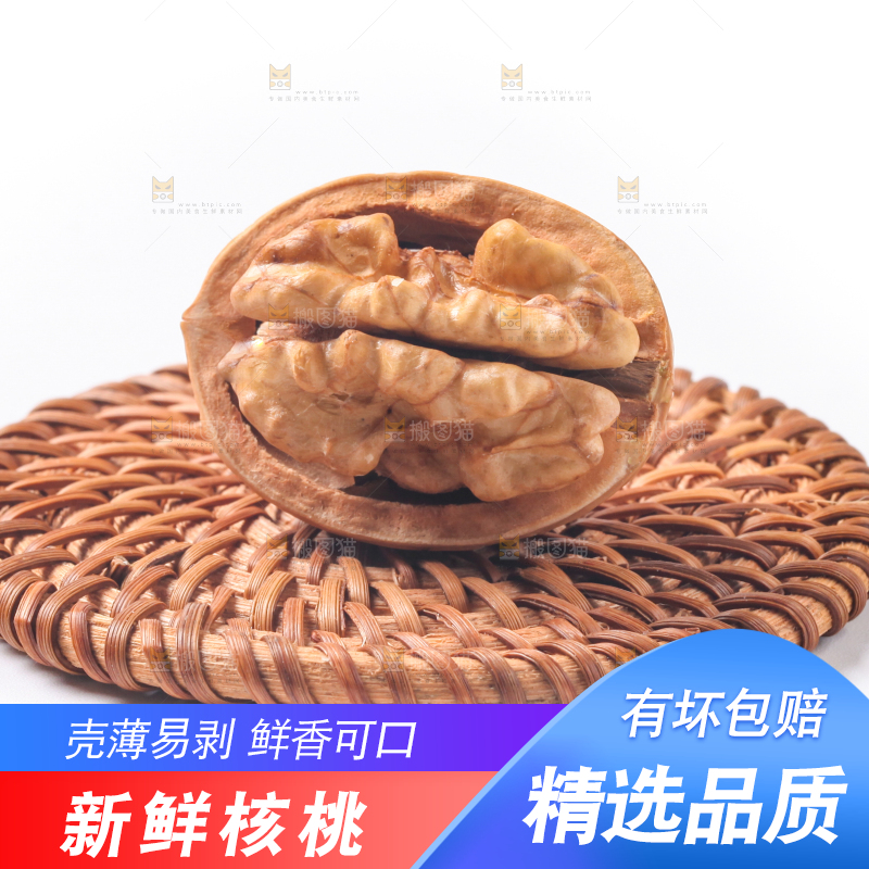 垫子上放着核桃