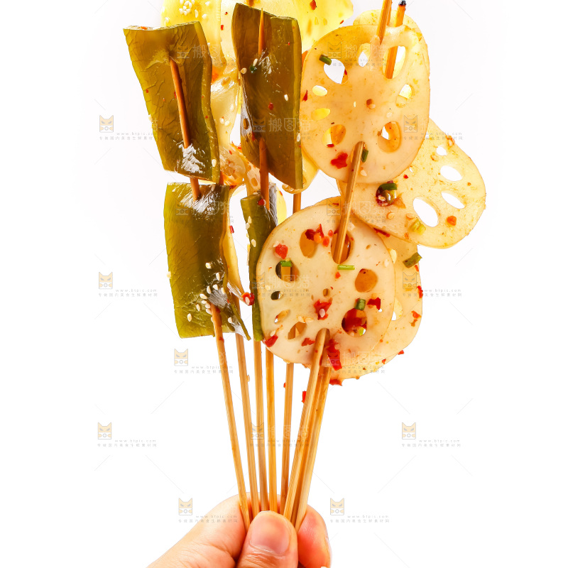 手拿钵钵鸡食材