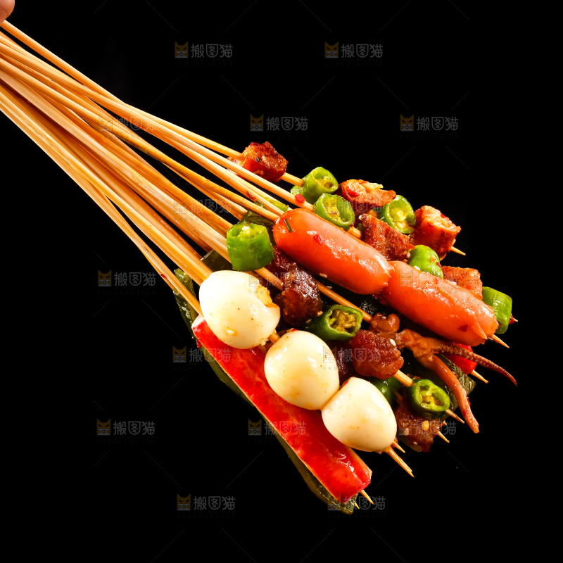 手拿钵钵鸡食材
