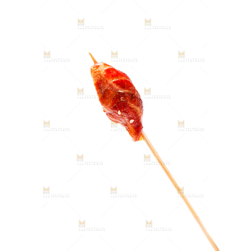 白底上的肉串