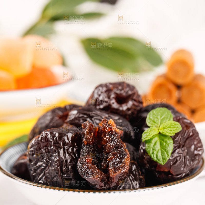 碗里装着红蜜枣