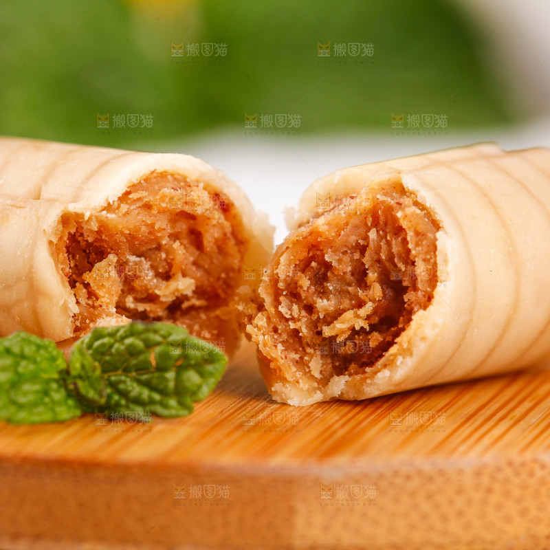 木板上的大虾酥糖