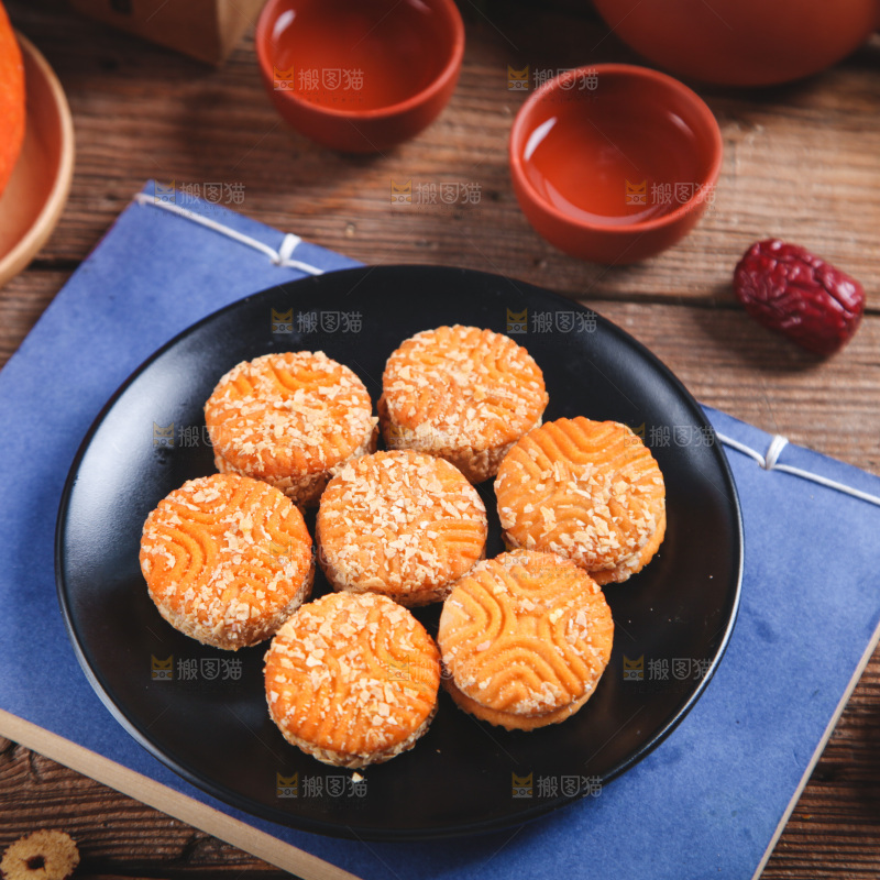 南瓜饼放在木底上