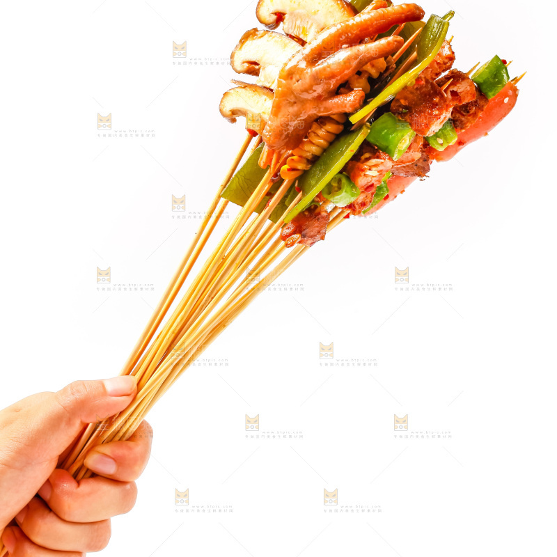 手拿钵钵鸡食材