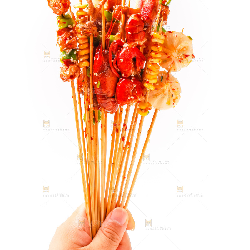 手拿钵钵鸡食材