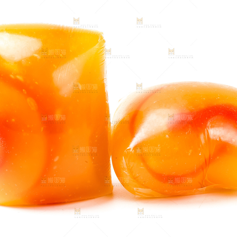 白底上放着糯米团