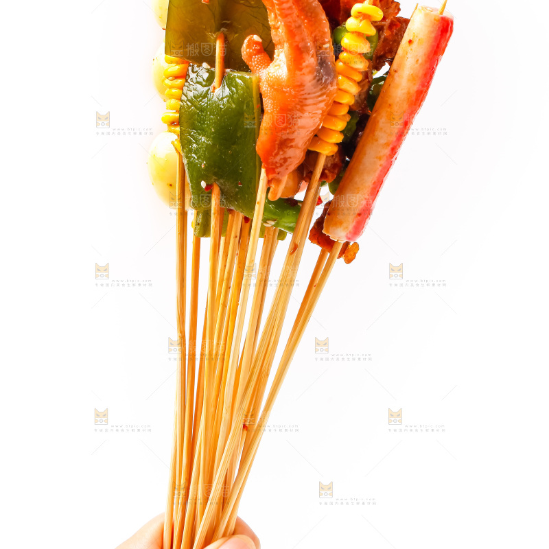 手拿钵钵鸡食材